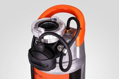 Aktion Flygt Ready 4 Tauchpumpe mit drei C-Schläuchen