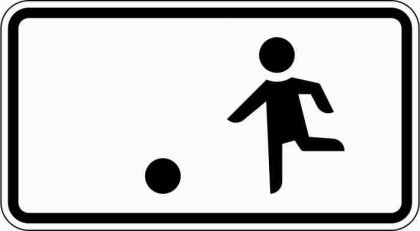 VZ 1010-10 erlaubt Kindern, auch auf der Fahrbahn und dem Seitenstreifen zu spielen